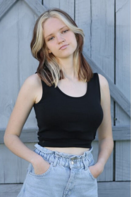 crop top palaidinė juodos spalvos be rankoviu