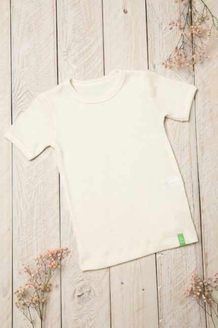 Apatiniai marškinėliai vaikams trumpomis rankovėmis iš merino vilnos – švelnūs, kvėpuojantys, patogūs sluoksniavimui, baltos (natūralios spalvos)