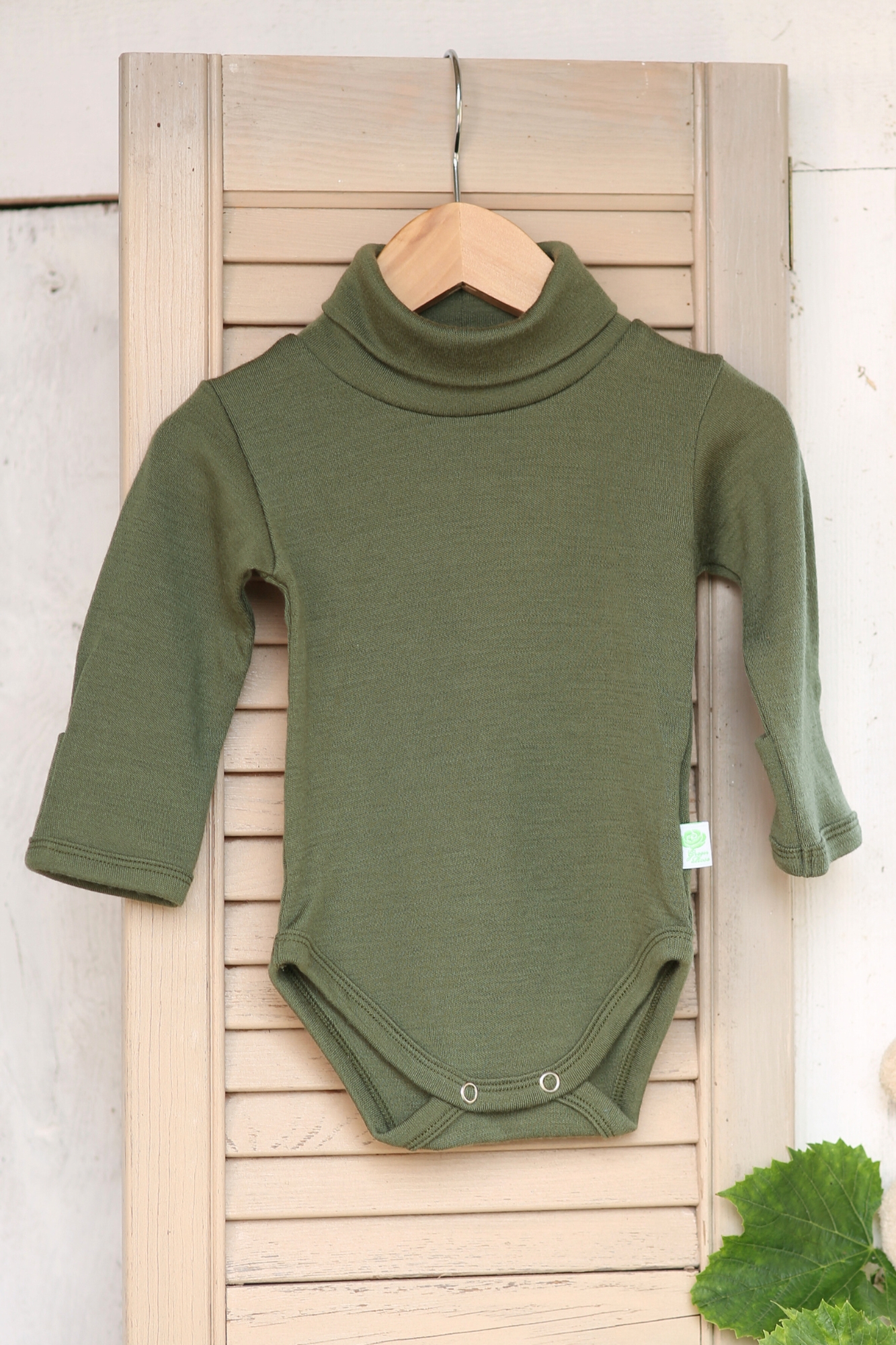merino-vaikiskas-bodziukas-golfukas Vaikiški bodžiukai iš merino vilnos – aukštas kaklas, ilgos rankovės