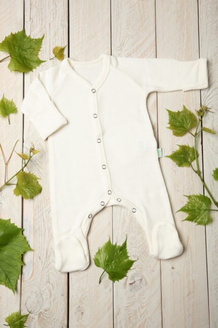 Merino vilnos šliaužtinukai kūdikiams su pėdutėmis Green Rose, švelnūs ir patogūs kasdienai