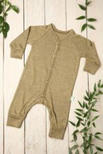 Lininis romperis kūdikiui – lengvas, patogus ir tinkamas kasdienai