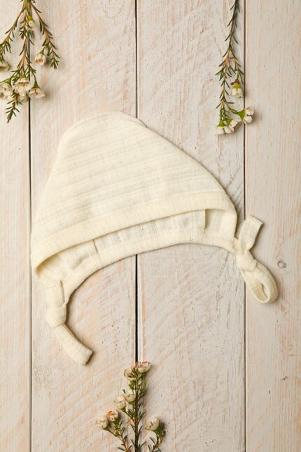 Merino vilnos kepurė kūdikiui su raišteliais